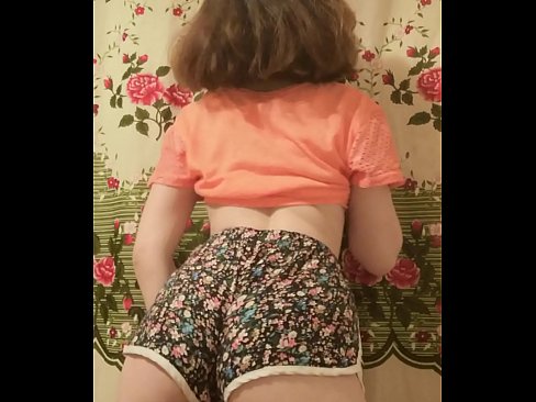 ❤️ Neska gazte sexy galtzak kentzen kameraren aurrean ❌ Sexu bideoa gugan ﹏