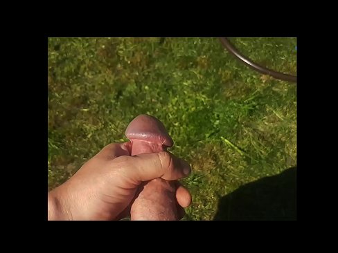 ❤️ Hottie beroa bere pussy arrosa izorratu egiten du eta udako lorategi batean squirt batekin esperma egiten du ❌ Sexu bideoa gugan ﹏