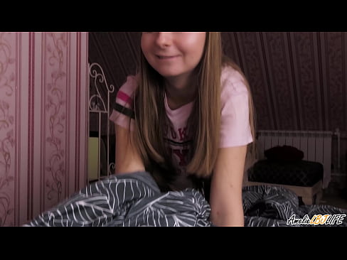 ❤️ Blondie-k bere BFF-ren sakon zurrupatzen du eta esperma jasotzen du ahoan ❌ Sexu bideoa gugan ﹏